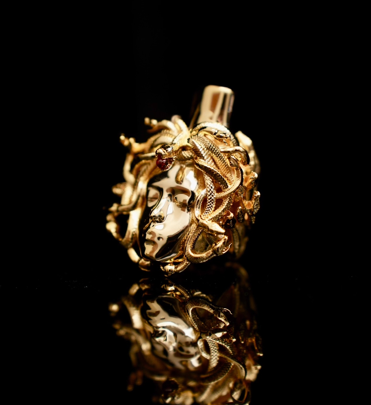 Luxury 18K Gold Plated Medusa Hookah Mouthpiece by Marquis – Hand-Polished & Handcrafted